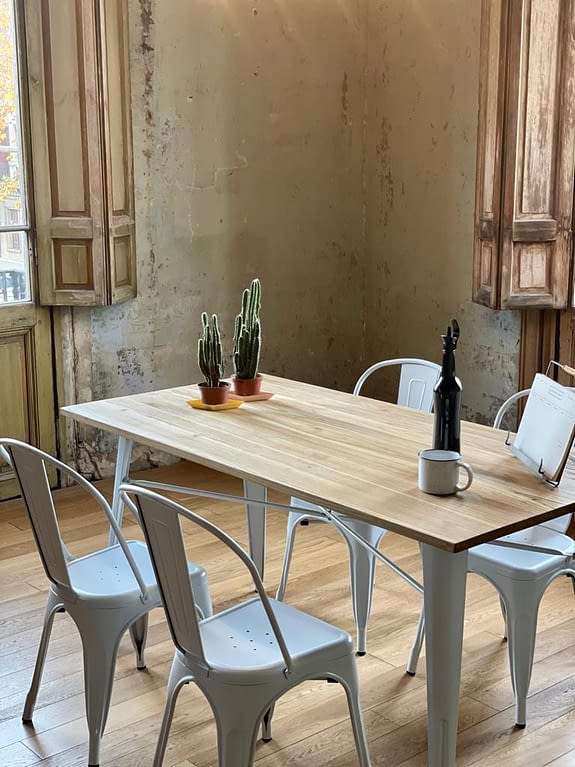 Juego 1 Mesa de comedor Tolix y 4 Sillas Tolix sin madera Color a