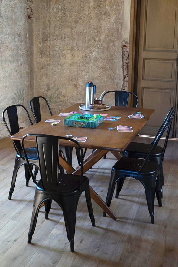 Juego 1 Mesa Elena Dark Brown y 6 Sillas Tolix Negra (con mínimos