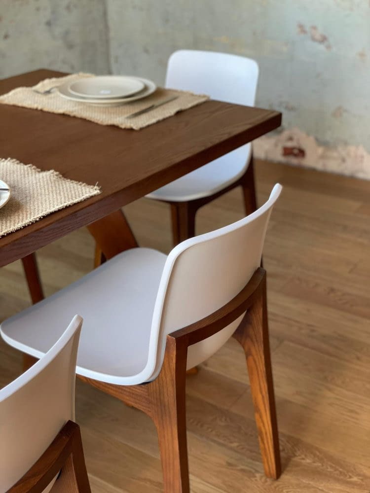 Juego 1 Mesa EM 160 y 4 Sillas Woody Blanca Dark Brown - SAMIC Uruguay