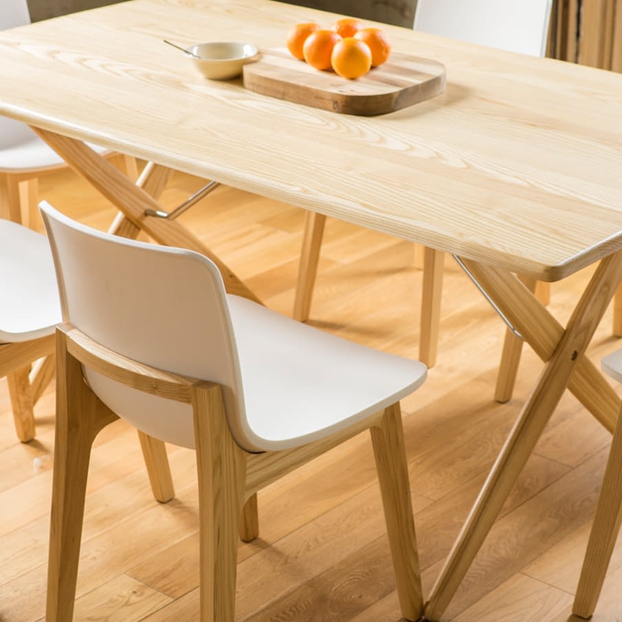 Juego 1 Mesa Elena y 4 Sillas Woody Blancas - SAMIC Uruguay